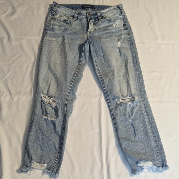Silver Aiko Slim Crop Light Wash Size W26/L25 Distressed Jeans Color: Indigo - Picture 1 of 13